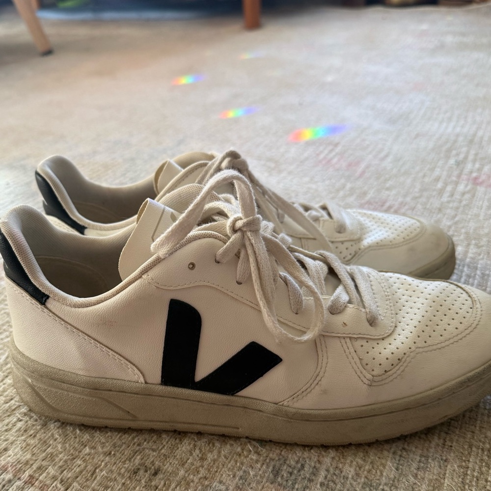 Veja V-10 Black/White Shoes